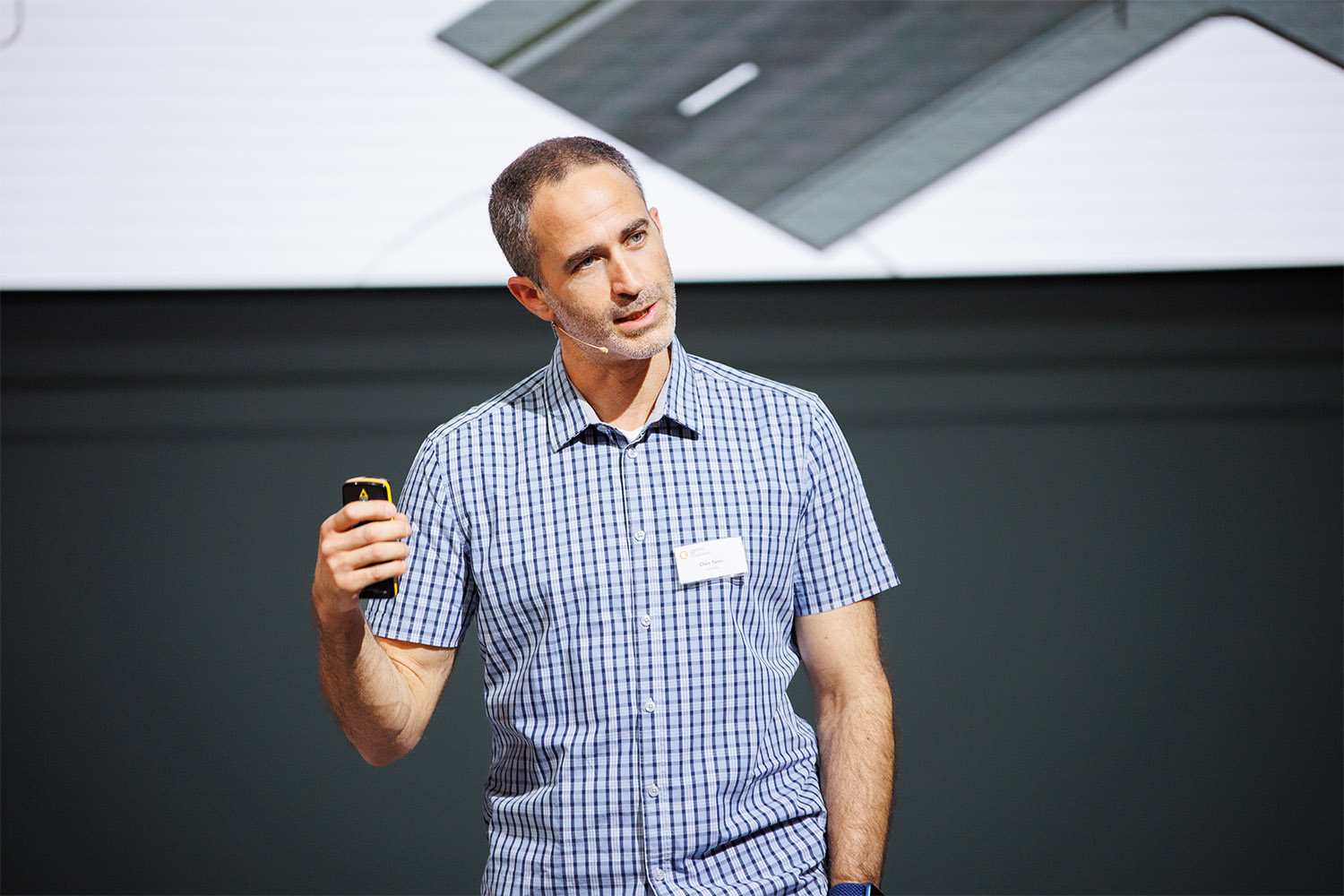 Chen Tamir presenting at Amsterdam 2025